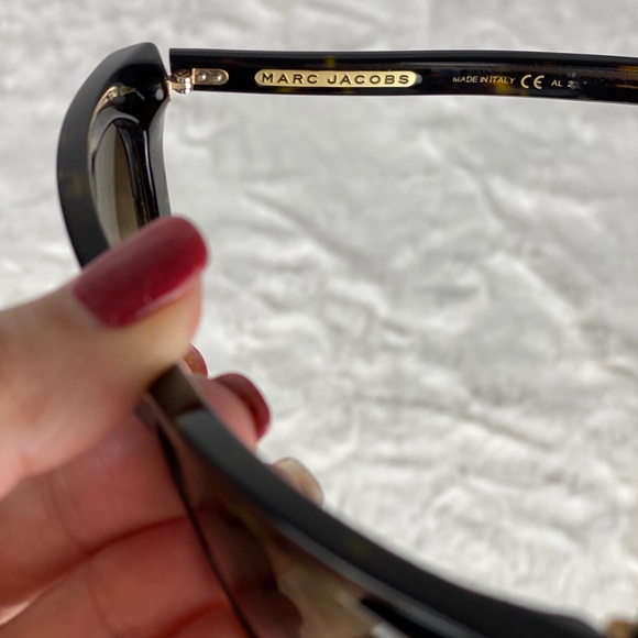 NWOT,Mark Jacobs sunglasses, with original case - Picture 6 of 6